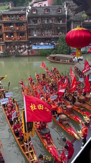 澳门研究生论坛和凤凰古城百人抢鸭子与凤凰古城百人抢鸭子是真的吗